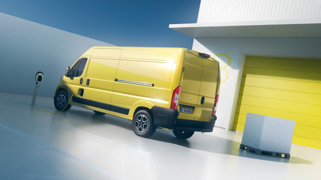 Vue arrière du nouvel Opel Movano Electric