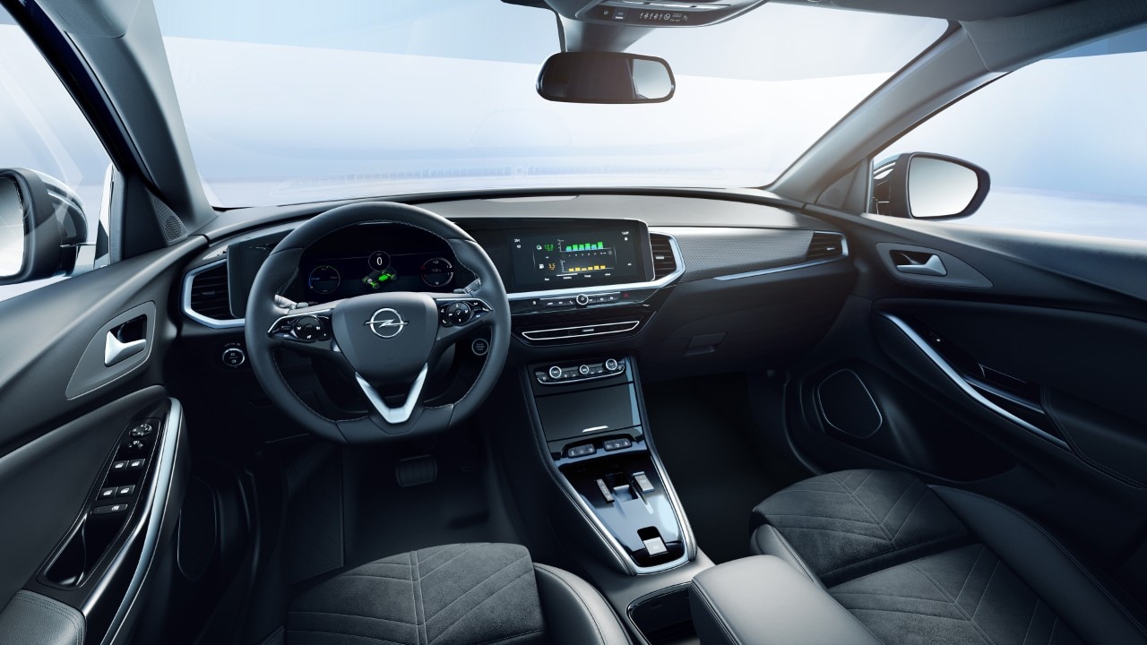 Vue arrière des sièges avant et de l'habitacle d'une Opel Grandland Plug-in-Hybrid 